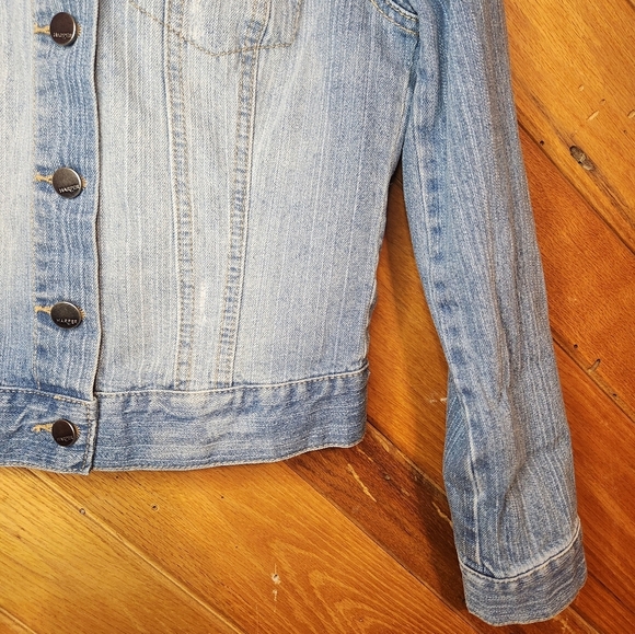 Francesca's Harper distressed lace detailed light wash denim jacket size small - Picture 5 of 11